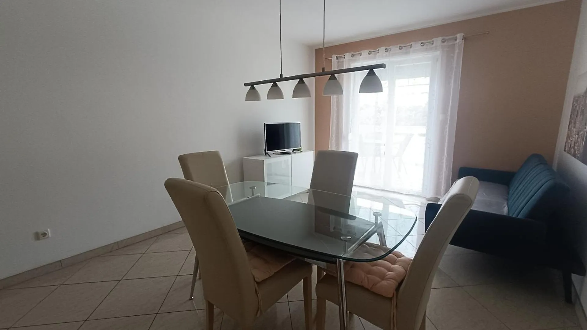 Apartments Kraljic I Башка 0*,