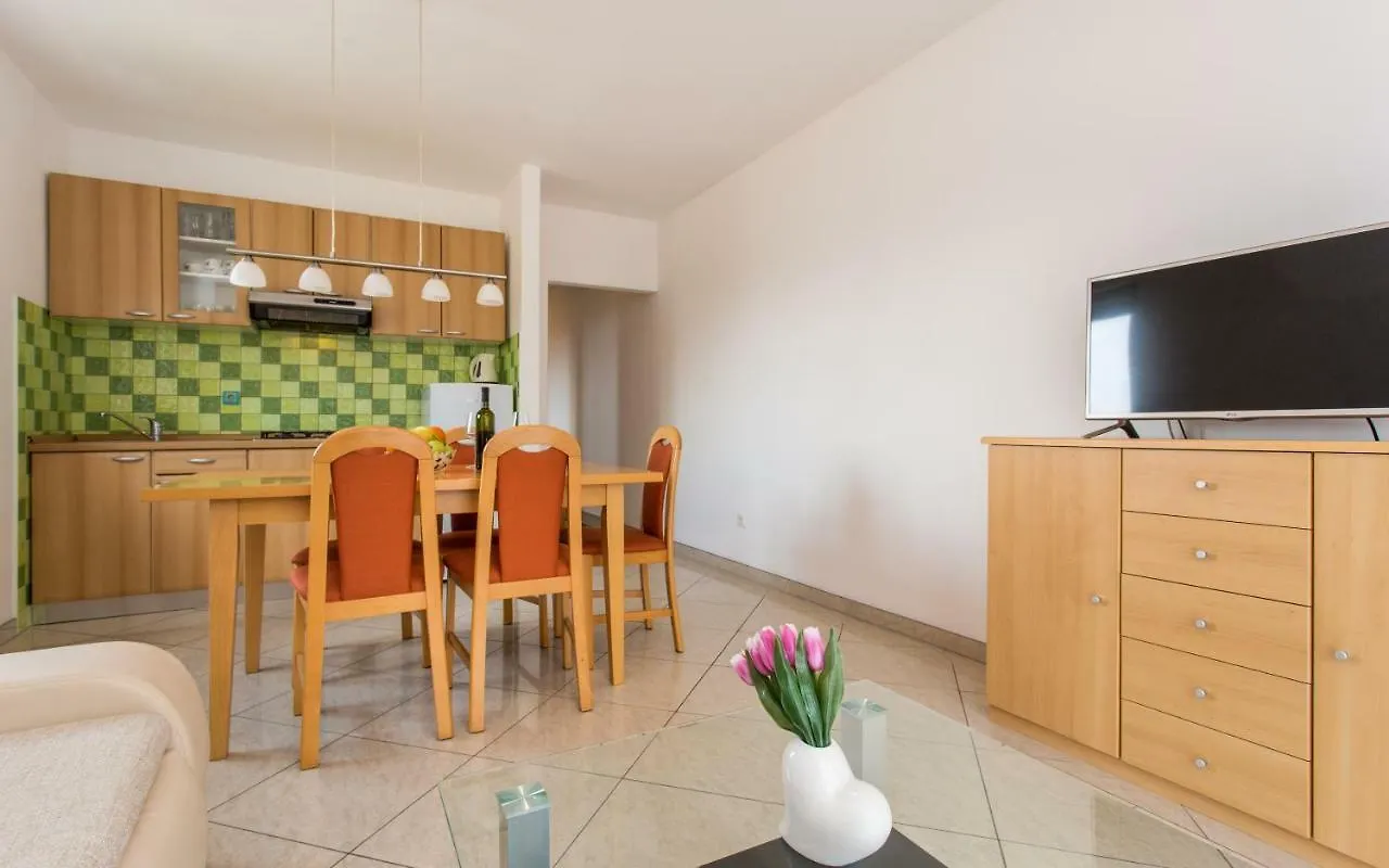 Apartments Kraljic I Baska