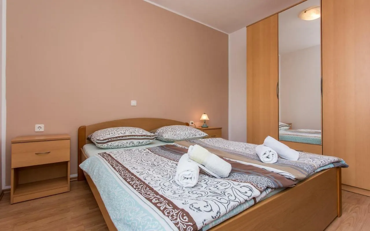 Apartments Kraljic I Baska  0*, Baska (Krk) Croatia