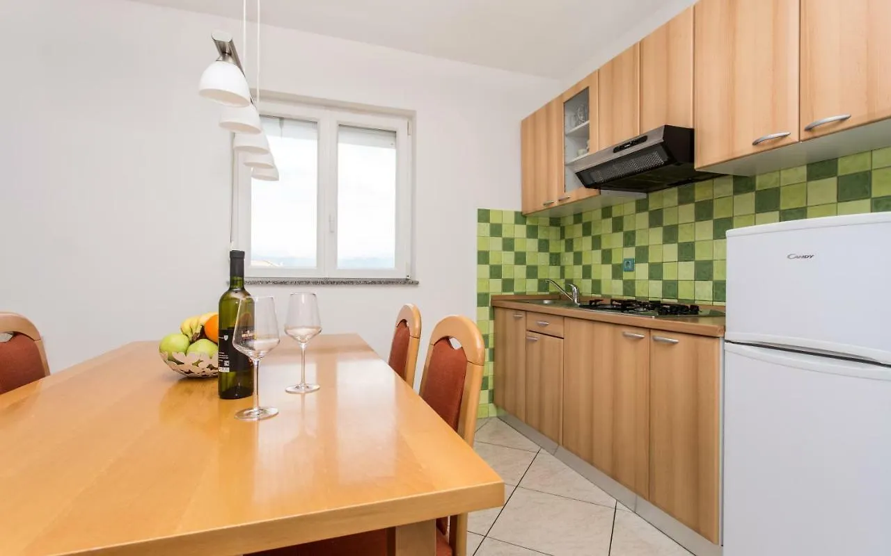 Apartments Kraljic I Baska  0*, Baska (Krk) Croatia