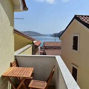 Charming Do-ma-ni Baška