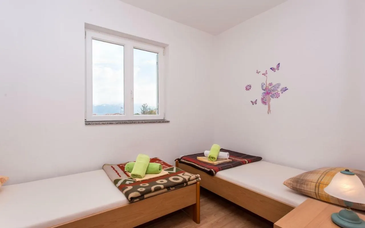 Apartments Kraljic I Baska  0*, Baska (Krk)