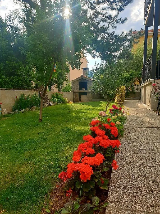 Apartments Kraljic I Baska  0*, Baska (Krk) Croatia